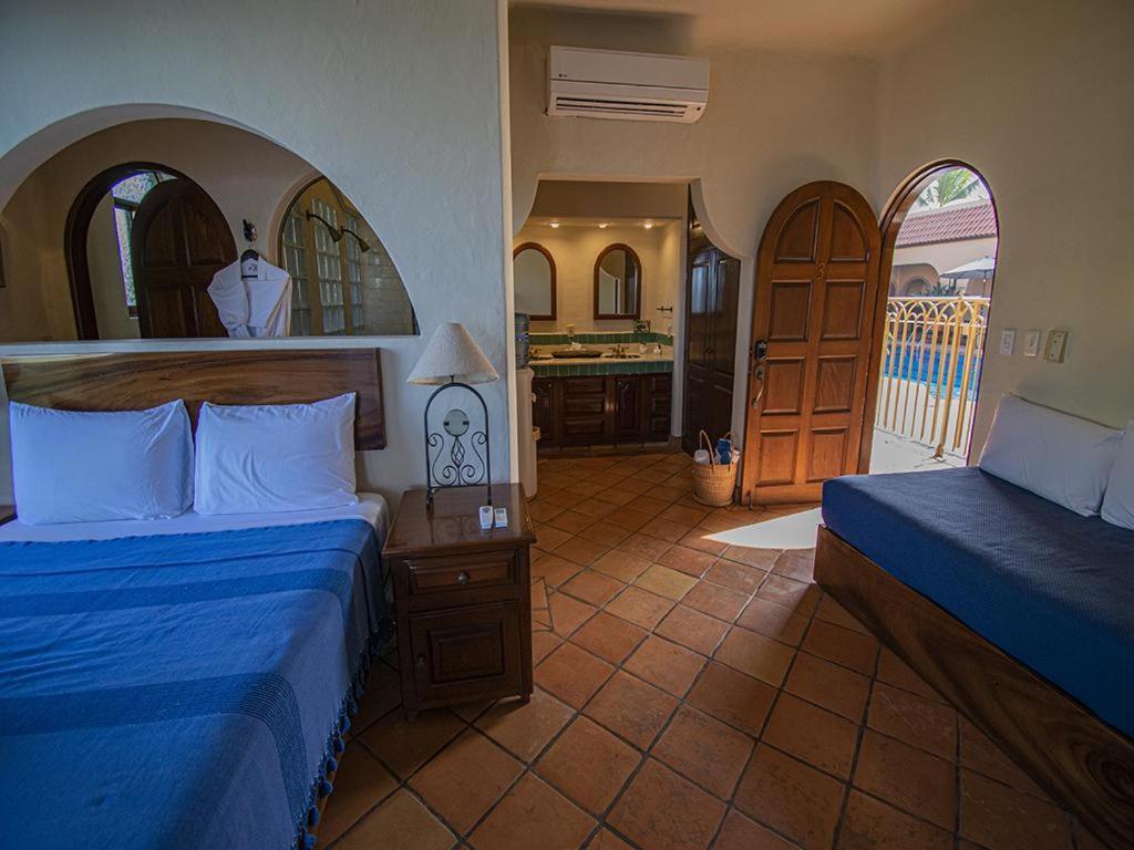 Beachfront Delfin Estate With Pool Sleeps 43 Mazatlan Exterior photo