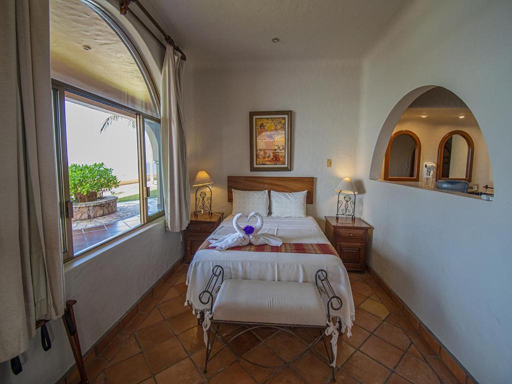 Beachfront Delfin Estate With Pool Sleeps 43 Mazatlan Exterior photo