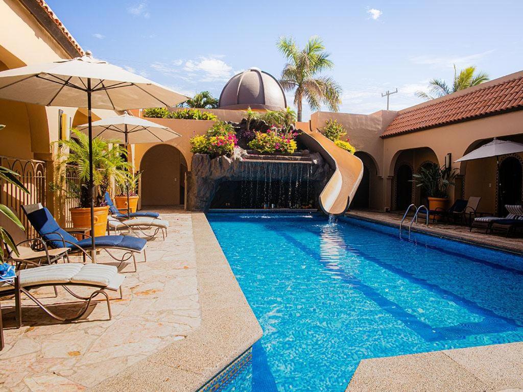 Beachfront Delfin Estate With Pool Sleeps 43 Mazatlan Exterior photo