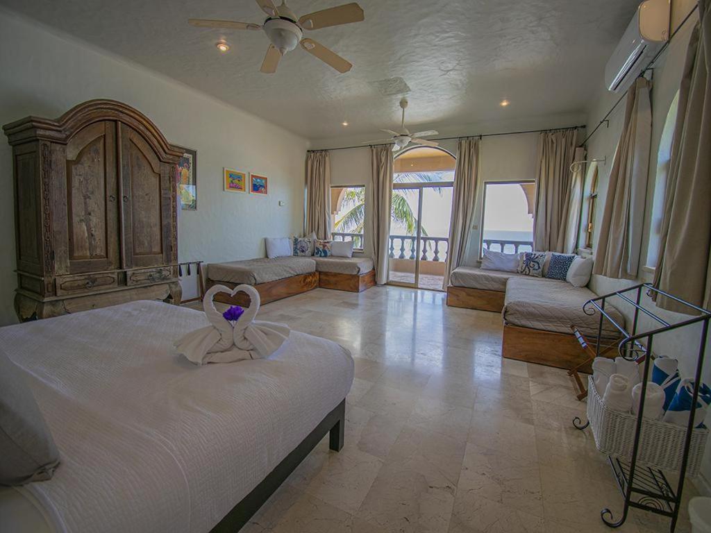 Beachfront Delfin Estate With Pool Sleeps 43 Mazatlan Exterior photo