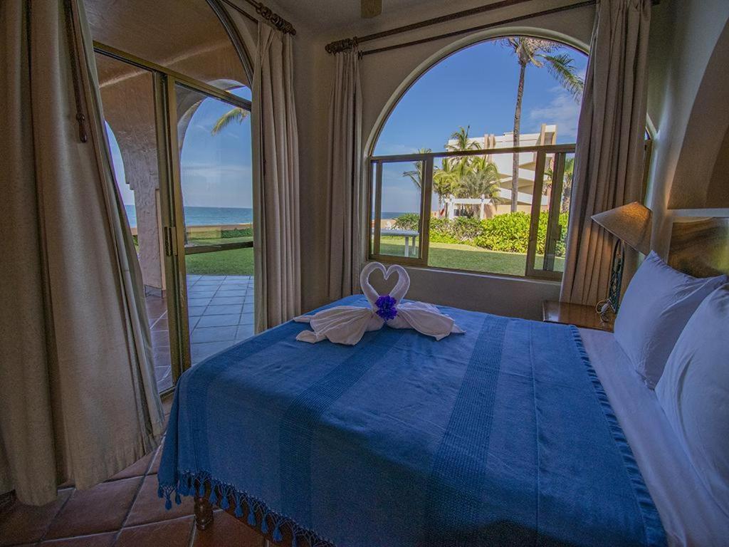 Beachfront Delfin Estate With Pool Sleeps 43 Mazatlan Exterior photo