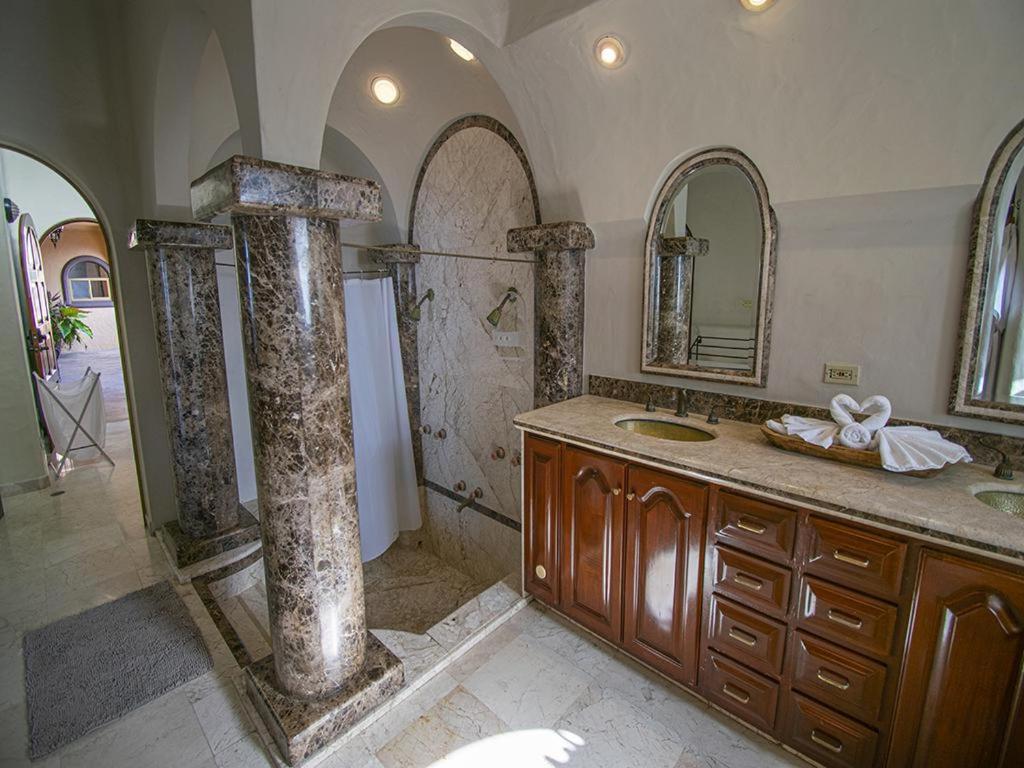 Beachfront Delfin Estate With Pool Sleeps 43 Mazatlan Exterior photo