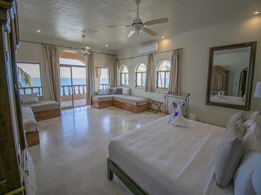Beachfront Delfin Estate With Pool Sleeps 43 Mazatlan Exterior photo