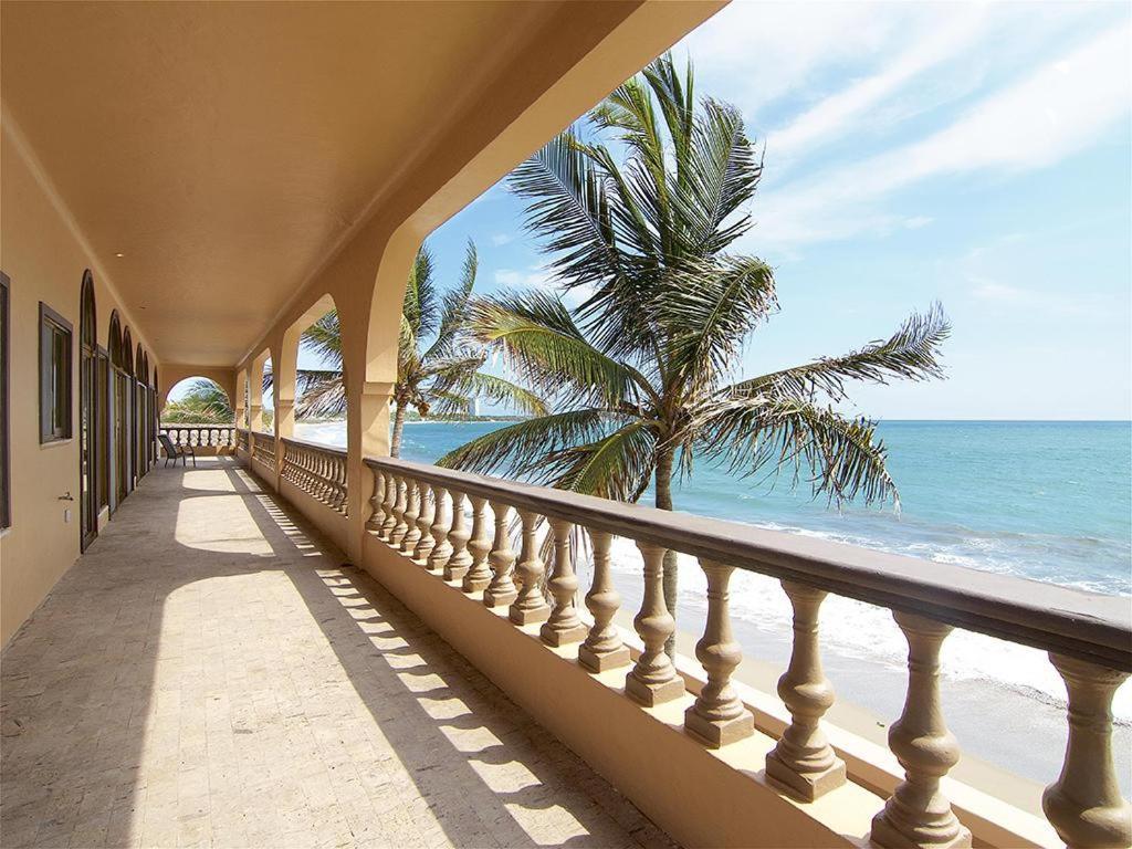 Beachfront Delfin Estate With Pool Sleeps 43 Mazatlan Exterior photo