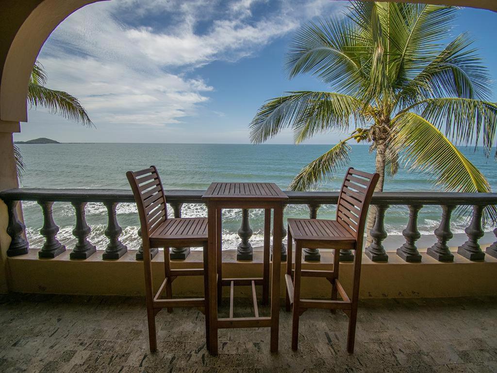 Beachfront Delfin Estate With Pool Sleeps 43 Mazatlan Exterior photo