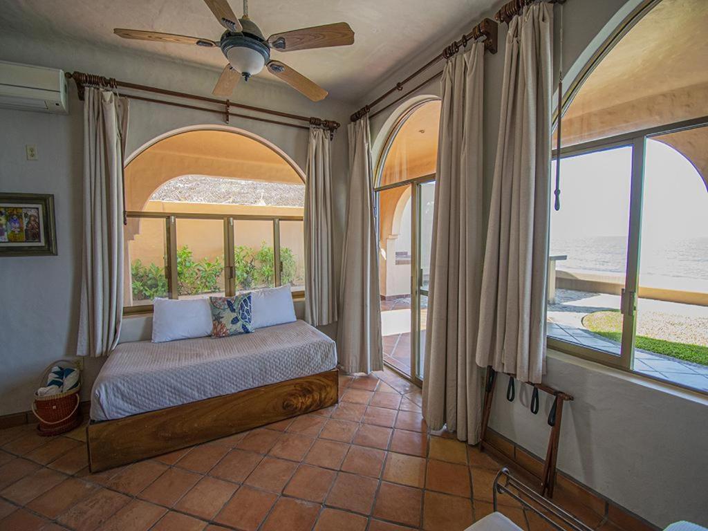 Beachfront Delfin Estate With Pool Sleeps 43 Mazatlan Exterior photo